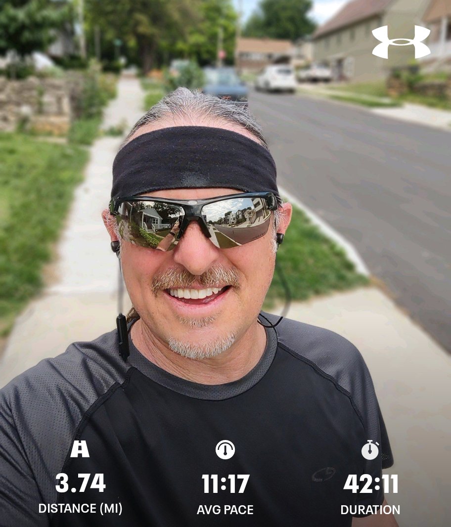 LoneStar950's tweet photo. No speed or pace but just keep moving.  Got some weekday miles and no soreness in knees or Achilles.  @SauconySneaks Triumph 19s felt good throughout.
#3CountyRun
#RunWestPlaza https://t.co/95IYGN2i4g