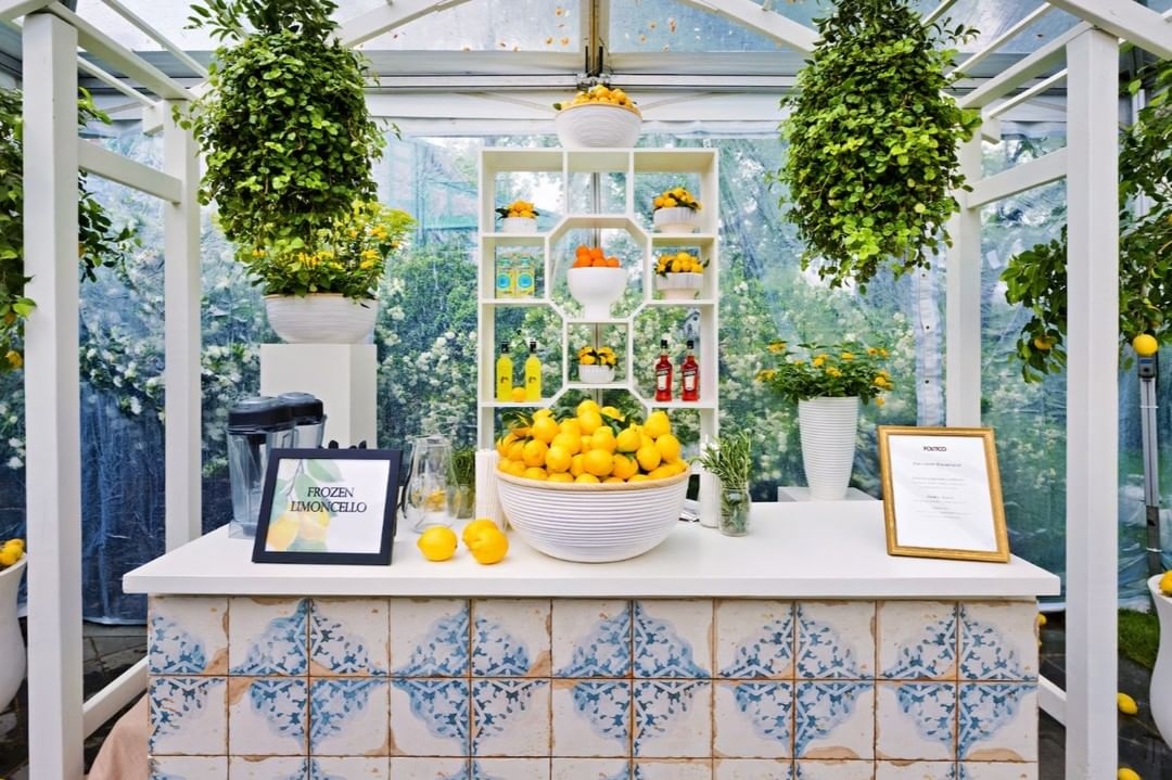 DesignCuisine's tweet photo. We have loved being part of The White House Correspondents’ Association (WHCA) Dinner over the years! It is such an inspirational evening surrounded by history. 🇺🇸 Our Limencello bar brought such a Spring feeling! 🍋
#DesignCuisine #DC #WHCA #whitehousecorrespondantsdinner https://t.co/IUPunBPLFl