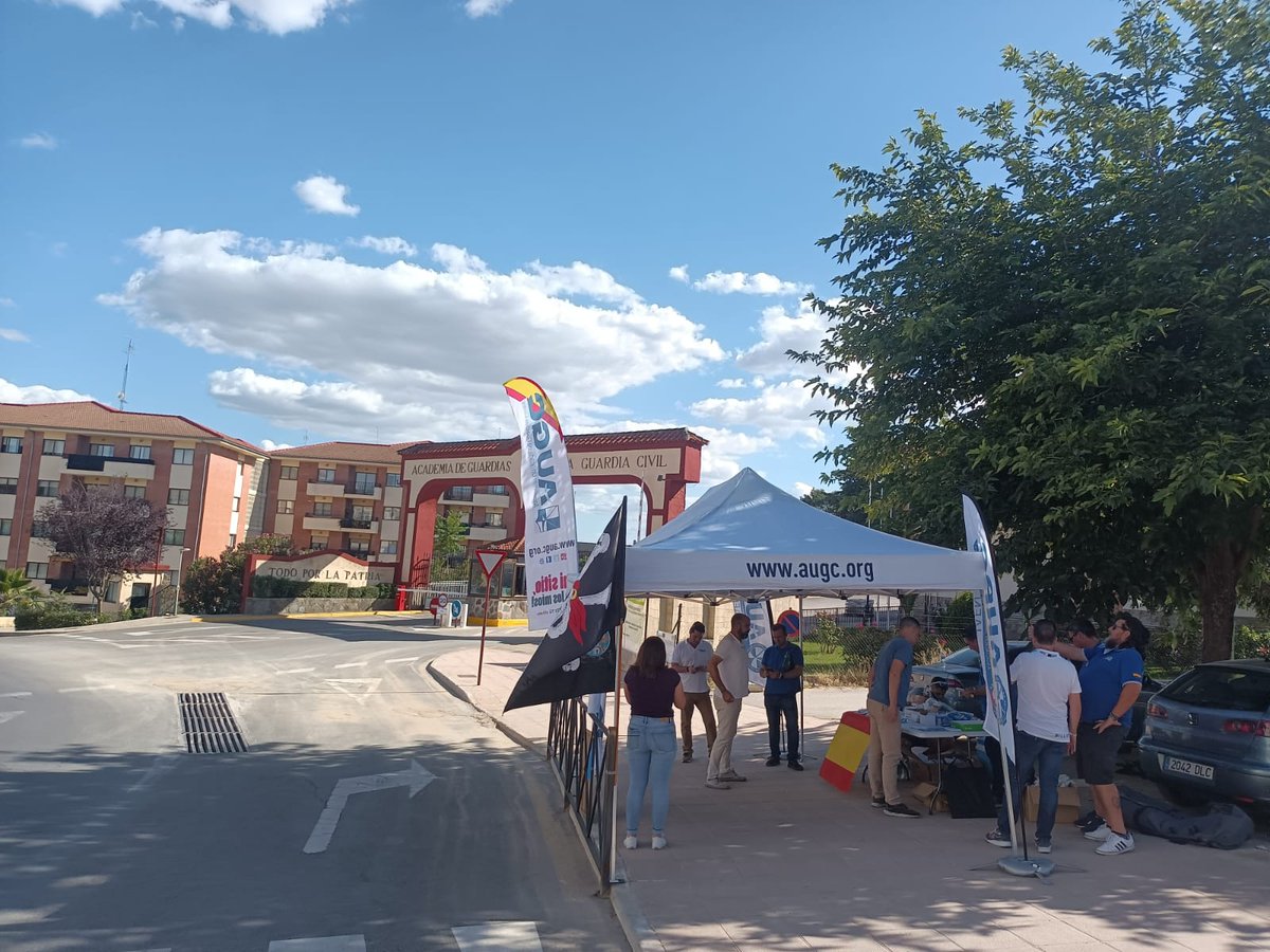 FJGT_ESP's tweet photo. @AUGC_Toledo hemos estado hoy en #AcademiaDeBaeza haciendo campaña de preafiliación, junto con otras delegaciones,en informando a los nuevos compañeros de la #128Promocion de los servicios que ofrece @AUGC_Comunica. https://t.co/AWkpjqpW73