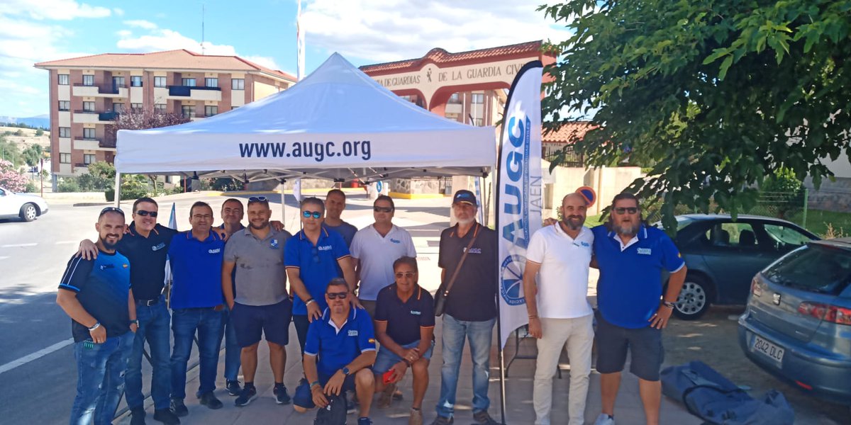 FJGT_ESP's tweet photo. @AUGC_Toledo hemos estado hoy en #AcademiaDeBaeza haciendo campaña de preafiliación, junto con otras delegaciones,en informando a los nuevos compañeros de la #128Promocion de los servicios que ofrece @AUGC_Comunica. https://t.co/AWkpjqpW73