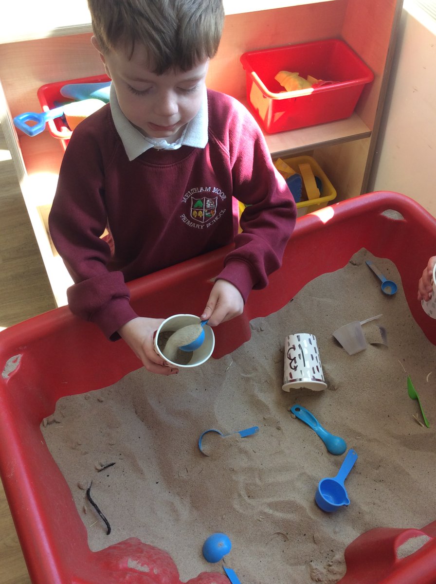 MelthamMoor's tweet photo. Reception have been exploring numbers to 20. We have explored counting to 20, ordering numbers to 20, finding the missing numbers, putting the correct number scoops of sand into the numbered cups and exploring how many ways to make numbers to 20 with numicon.#MMReception #MMMaths https://t.co/2s8a55NT4m