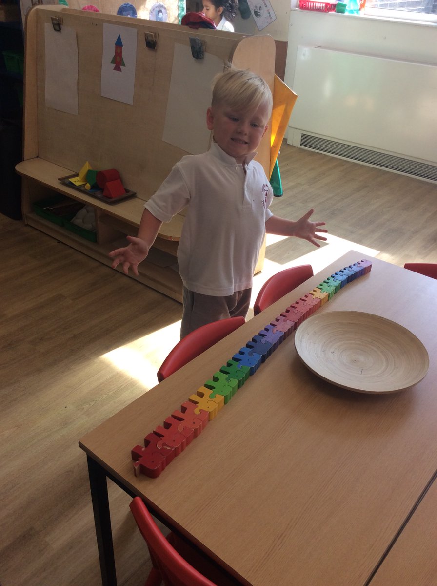 MelthamMoor's tweet photo. Reception have been exploring numbers to 20. We have explored counting to 20, ordering numbers to 20, finding the missing numbers, putting the correct number scoops of sand into the numbered cups and exploring how many ways to make numbers to 20 with numicon.#MMReception #MMMaths https://t.co/2s8a55NT4m