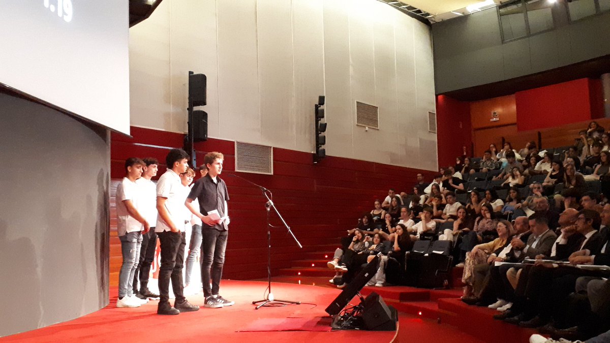 urratsbatera's tweet photo. Aplicaciones de moda, gafas virtuales,..Grandes ideas entre el alumnado de 4° de la ESO de Álava en la gala de clausura del proyecto Aprendiendo a Emprender celebrado en el Palacio de Europa @AjebaskAlava @Araba  @VitalFundazioa @cifpERAIKEN @vitoriagasteiz @Ekingune https://t.co/tRm4lqMvAH