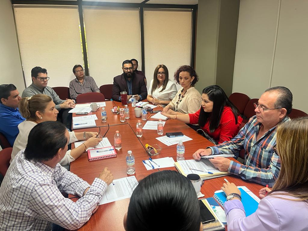 STRCSinaloa's tweet image. Reunión de coordinación para fortalecer la atención y cumplimiento en materia de transparencia y acceso a la información, se sostuvo con servidores públicos de @obraspublicasin e @IsifeSinaloa.

@rochamoya_
@lupitaramirez75
@sinaloagobmx
@ContraloresMX