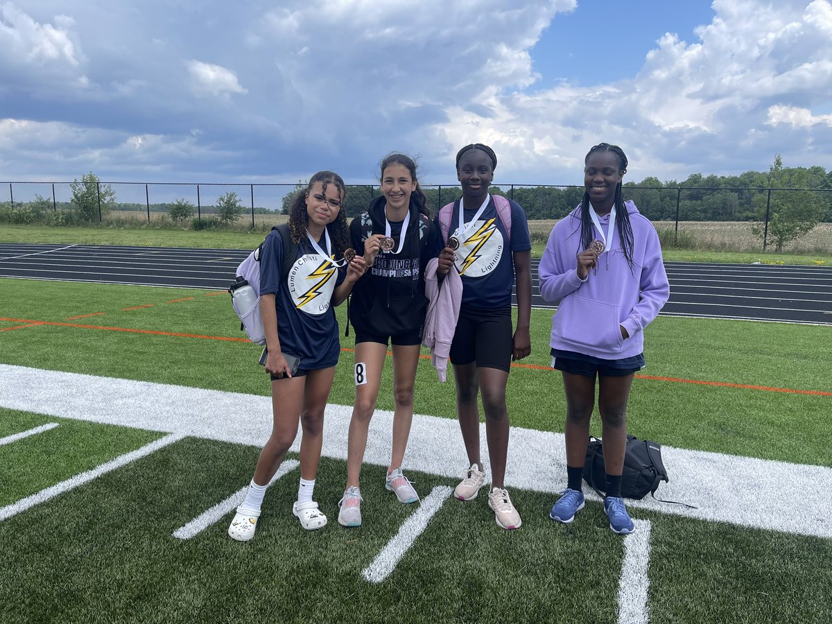 3rd place for our grade 7 girls relay!