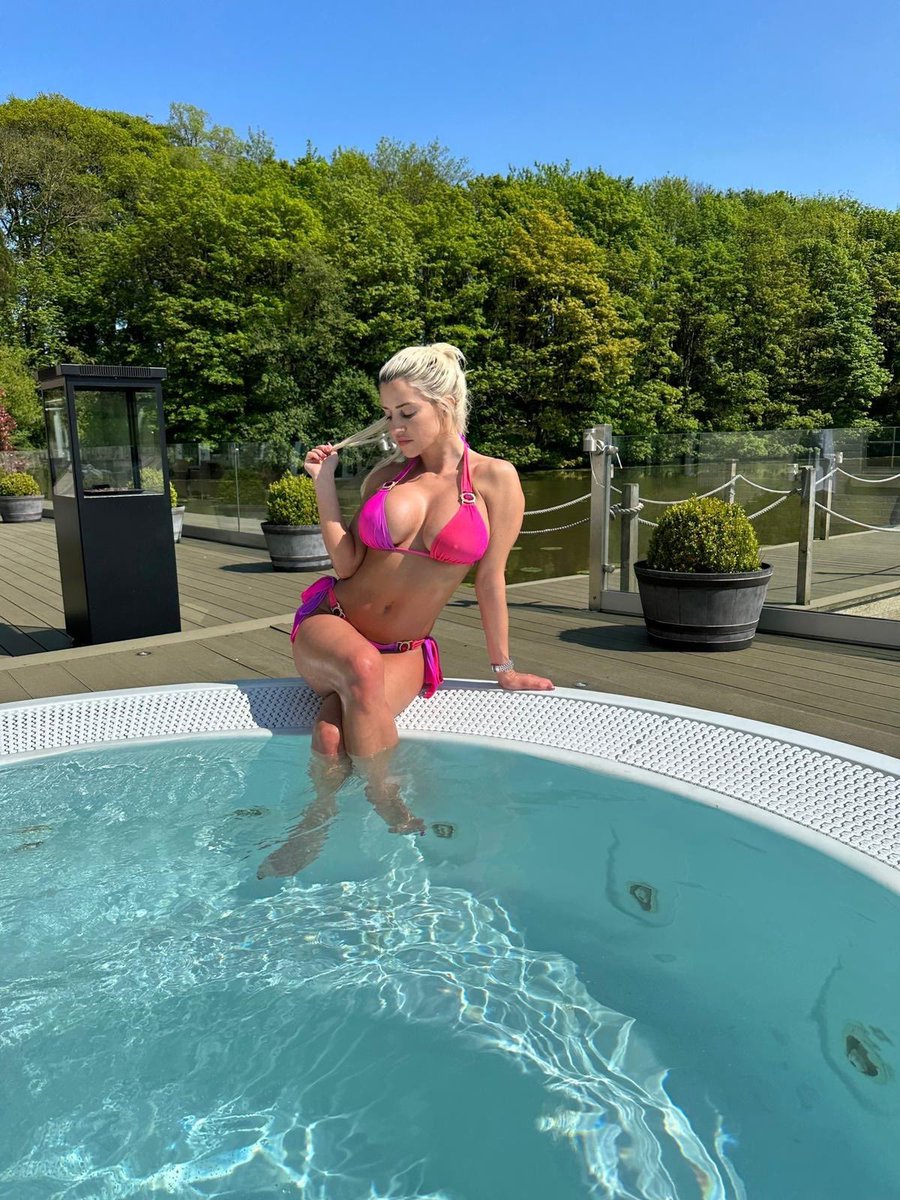 Sienna Day 🔞 On Twitter Rt Adayinsienna Wanna Get Naughty In The Pool With Me