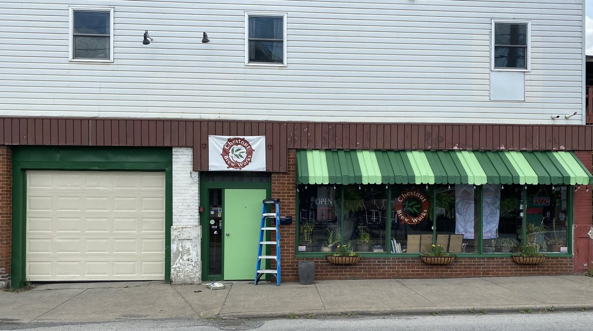 ChestnutBrews's tweet photo. Fresh new look, same great neighborly atmosphere. 

Taproom open 4-9p weds-sat

#gratefulingreenmont #friendlyneighborhoodbrewery #morgantownwv #morgantowneats #wvbeer #wvcraftbeer https://t.co/ok7d1lOdNZ