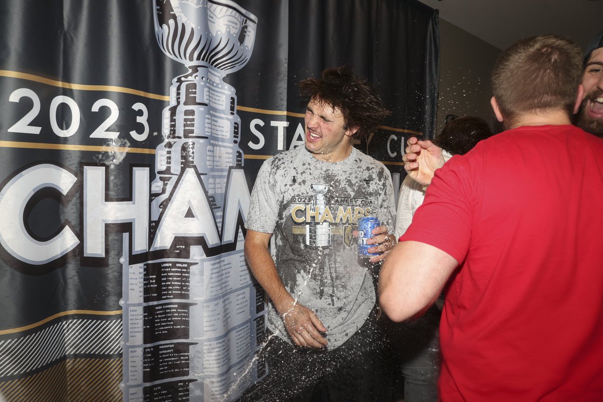 HSKnights's tweet photo. CHAMPAGNE FOR EVERYONE!!!!!! 🍾🏆 https://t.co/10yle0rcla