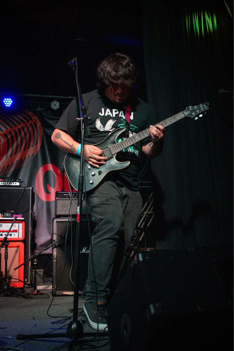 Color_Me_Amused's tweet photo. had a blast last weekend at Q Bar in Darien with @RadarChicago &amp; @TantricOfficial 

can’t wait to pack up tomorrow and head down to Oswego for Prairie Fest!
We’re on at 9pm!

free show!
all ages!

📸: @shukaloo https://t.co/QSsEXRRbH9