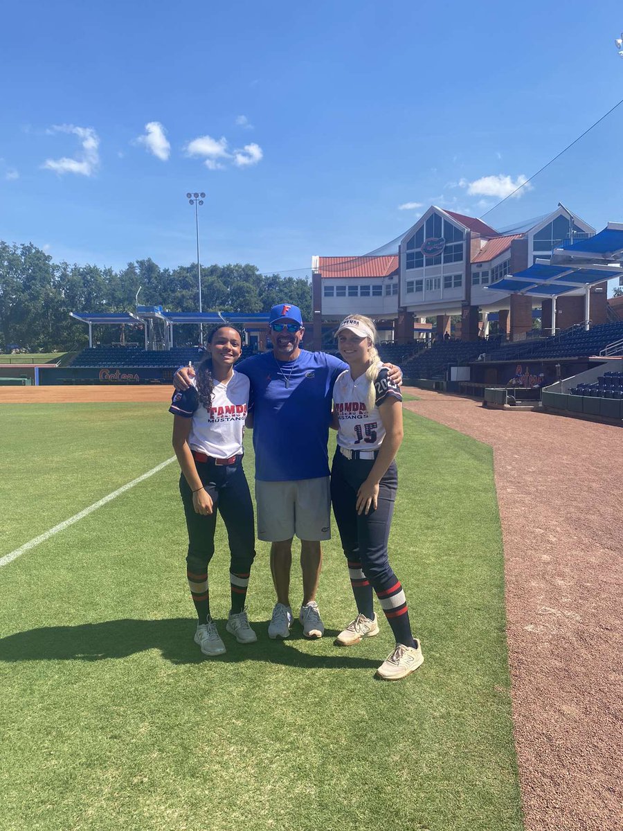 Thank you so much @GatorsSB for yet another amazing camp! We had a blast learning about plate approaches and new ways to play the game. @makenna2025 and I had a great experience! Thank you so much @_TimWalton @Coach_AT !