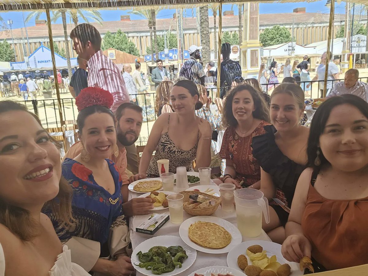 Nuestro kraal de responsables disfrutando en la Feria del Caballo 2023, disfrutaron mucho bailando y cantando. ⚜️💛💙❤️💚