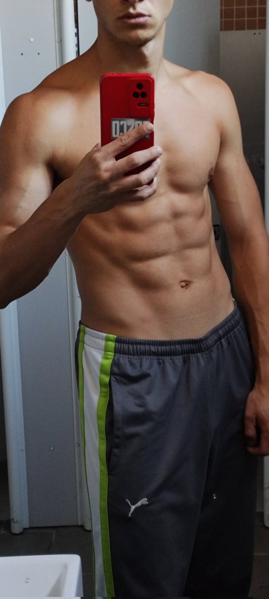 Pedroig_zaz's tweet photo. E que eu sou tímido 
#gymcel https://t.co/Qzmf3RAj9n