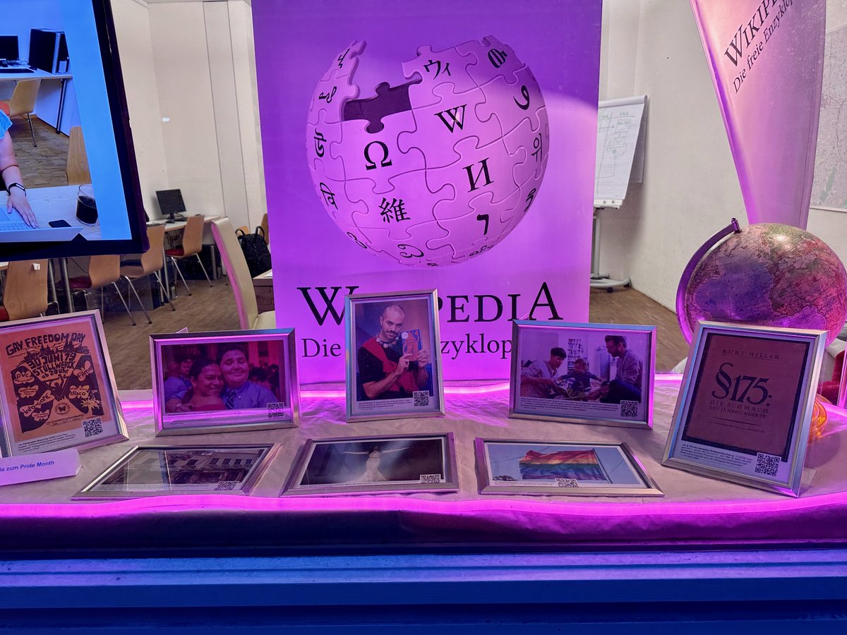 WikiMUC's tweet photo. Wikipedia zum Pride Month im Schaufenster des WikiMUC https://t.co/YQk8XwKKC1