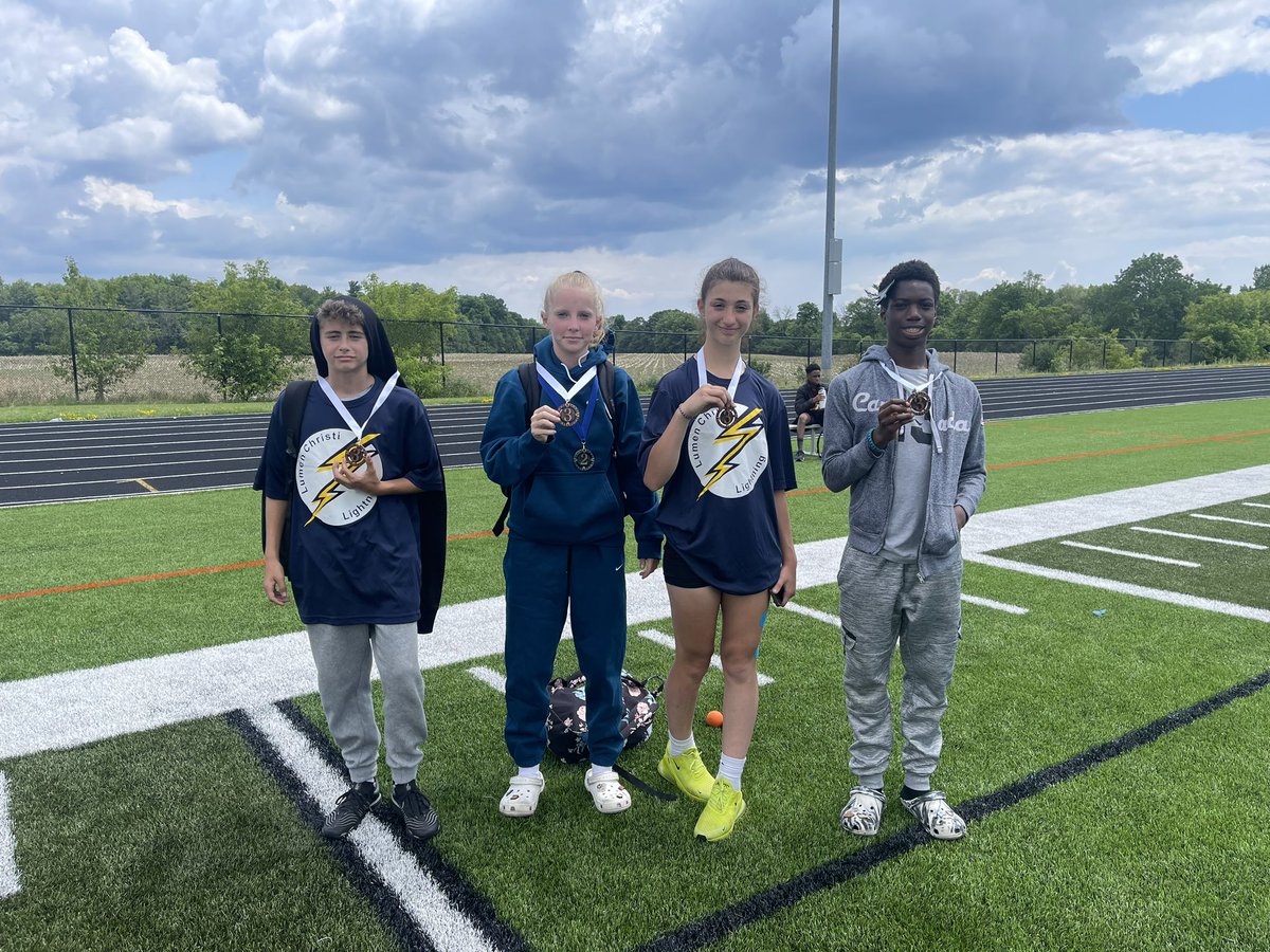 3rd place for our grade 7 mixed relay! Q also got 2nd place in the 100m!!