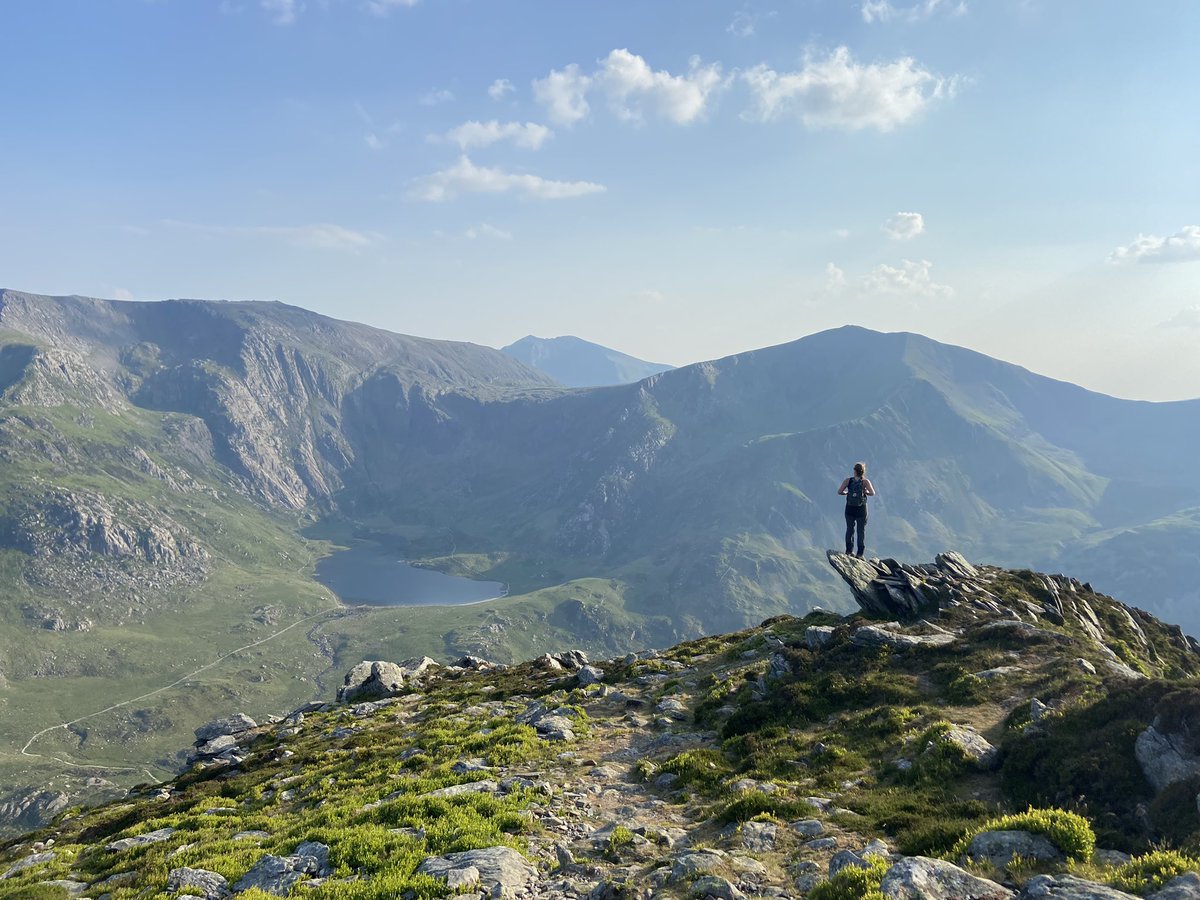 Based at YHA Idwal cottage for a week with an amazing view of Pen yr Ole Wen. 

Stunning from below but even better part way up ⛰️ 
Lyn Idwal in the distance 🏴󠁧󠁢󠁷󠁬󠁳󠁿
