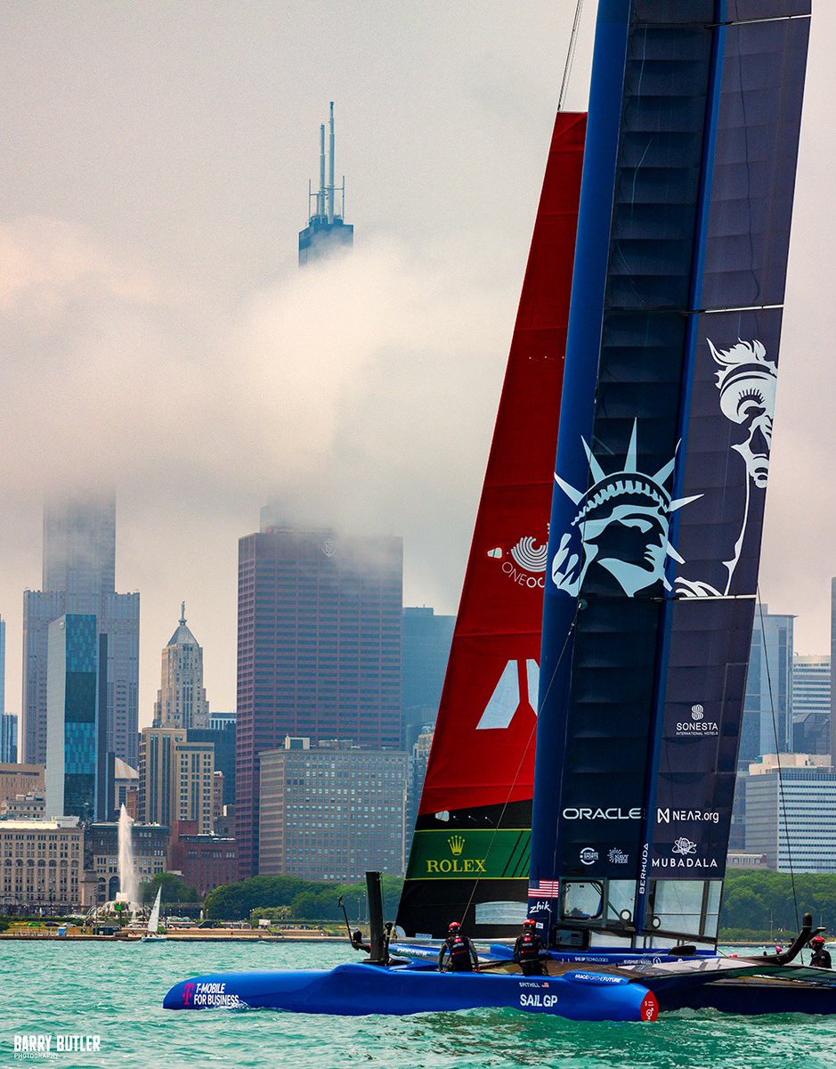 SailGP USA on Lake Michigan on Wednesday with Chicago's Sears Tower and Buckingham Fountain in the background. #chicago #news @SailGPUSA