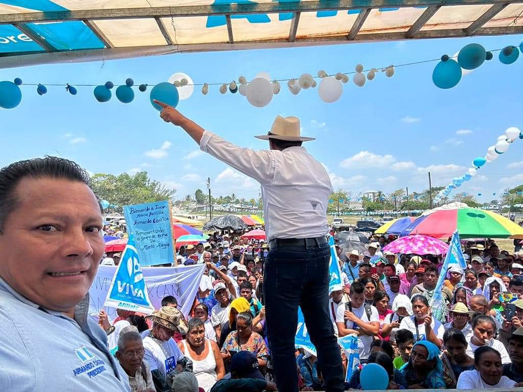 armandocastGT's tweet photo. Que increíble el cariño de los #guatemaltecos hacia la Revolución del Trabajo, hoy más de mil personas esperándonos bajo el sol con una temperatura de 43 grados en #Ixcán, #Quiché, muchas gracias!
#armandocastillopresidente #PresidenteCastillo #RevolucionDelTrabajo https://t.co/Eh6VGGJwj1