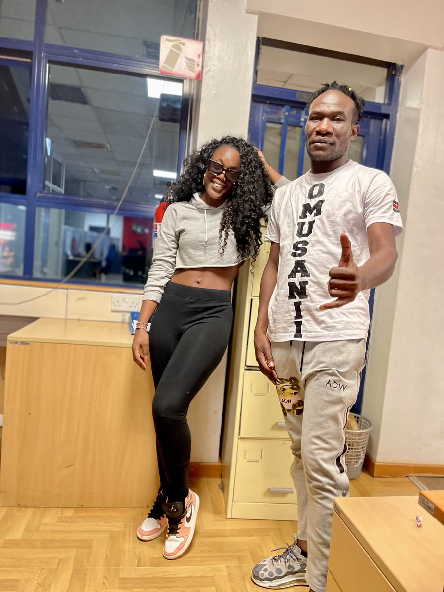 HomeboyzRadio's tweet photo. Unatupata loud and clear ukiwa wapi?😃😃Masaa ni ya kuwabeba hapa #MtaaniHBR
Keep it locked😎🙌🏽
#Mtaani2.0
@QuellieLouise @Demakufu https://t.co/tdHarFPE9I