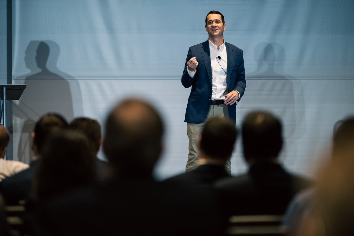 Celonis's tweet photo. “Simplifying a complex world.”
It’s all about modernizing workflows with Sean Reilley and Morgan Stanley on stage at Celonis World Tour New York.
#CelonisWorldTour #NewYork
#ProcessMiningRoadshow