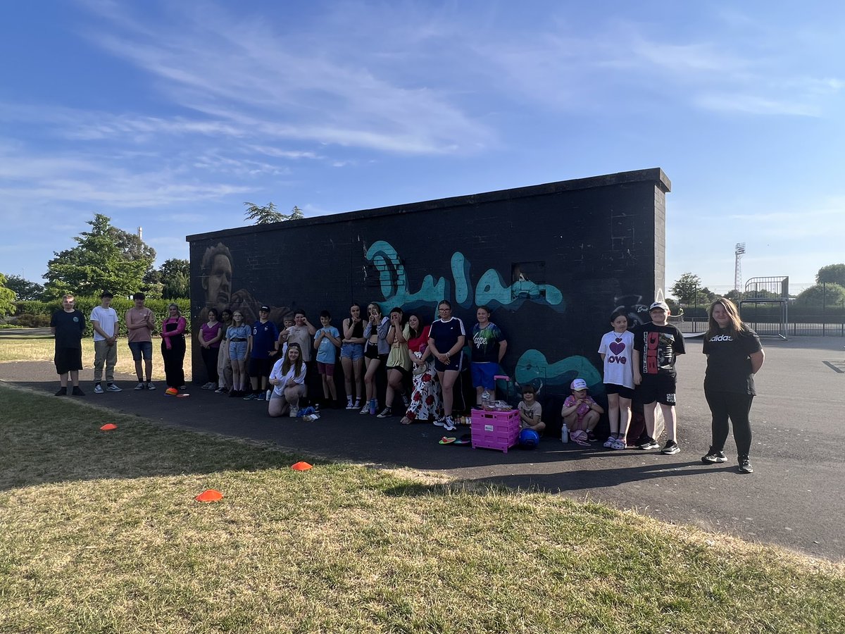 Egija_YMCA's tweet photo. @YMCASwansea Young Carers enjoying a session in our local park ☀️ What a beautiful evening! #YoungCarers https://t.co/PbRcutHK83
