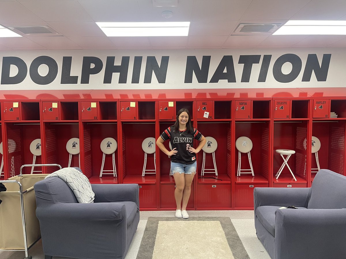 savanahsalazar9's tweet photo. Extremely blessed and grateful to announce my verbal commit to Alvin College. I want to thank God , my mom &amp; family, as well as my past and present coaches for giving me the opportunity to do what I love ❤️!! @Fins_Softball https://t.co/BGfwhaALjr