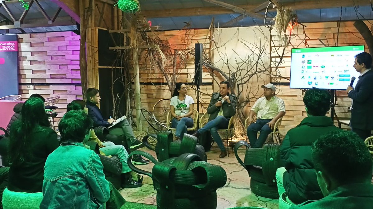 GGGICol's tweet photo. ¡Los @ACD_Col también están en #FIMA2023!

#AEstaHora, nuestro asociado de #AgriculturaSostenible, Óscar Díaz, presenta junto con @MinAmbienteCo, @TFAColombia y @LaCatiraCO los avances de los Acuerdos Cero Deforestación de Carne, Leche, #PactoPorLaMaderaLegal, Cacao, Café y Palma como cadenas comprometidas con la conservación de los bosques.🌳

🇨🇴#PorLaCeroDeforestación | #FimaConectaLaVida