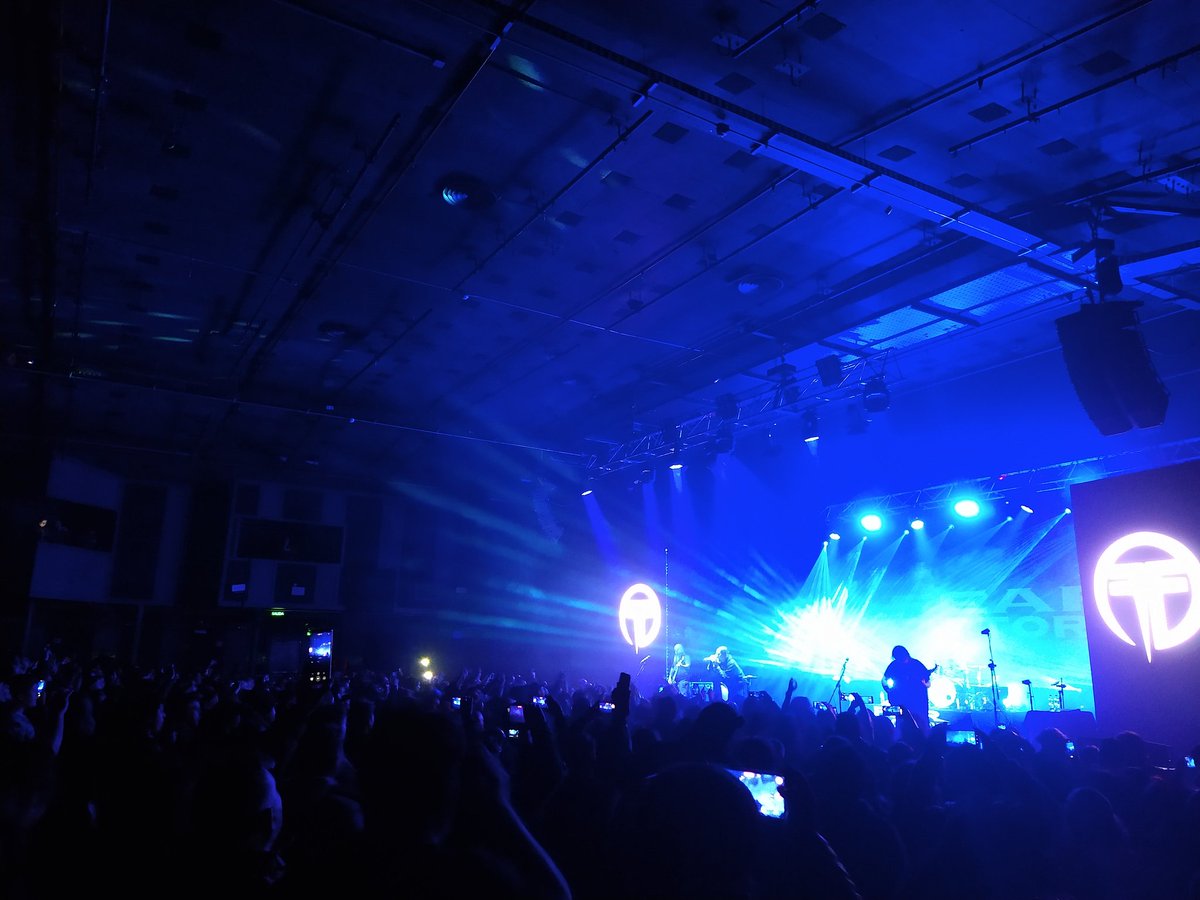 Ghostdog1942's tweet photo. Fear Factory at Teatro Teletón, Santiago, Chile. Dude @DinoCazares you nailed with the setlist. Descend, Archetype, Resurrection pure gems, beside the well known classics. Best FF concert I've been to https://t.co/7CBmM2MuVz