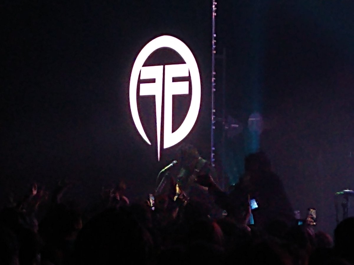 Ghostdog1942's tweet photo. Fear Factory at Teatro Teletón, Santiago, Chile. Dude @DinoCazares you nailed with the setlist. Descend, Archetype, Resurrection pure gems, beside the well known classics. Best FF concert I've been to https://t.co/7CBmM2MuVz