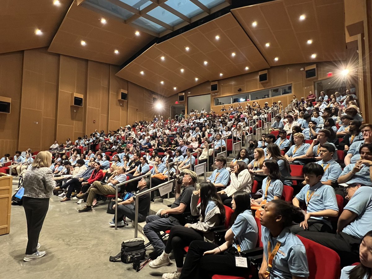 LemelsonMIT's tweet photo. 📸📸 from the EurekaFest Showcase Kickoff!

#EurekaFest2023 https://t.co/cICzG9D5QG