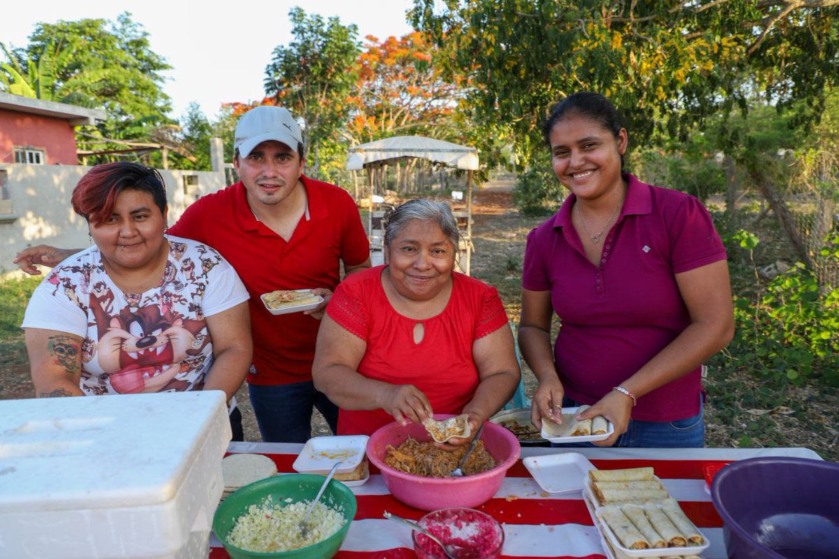 Me dio mucho gusto convivir con los vecinos de las colonias San Isidro, y Santa Cruz donde inauguramos calles.
Con estas acciones cada vez más cheneros pueden transitar con seguridad y confianza en su día a día.

PD. Gracias por los taquitos, estuvieron deliciosos. 👌🏻