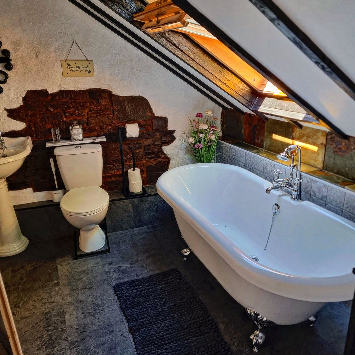 TairBullCottage tweet media