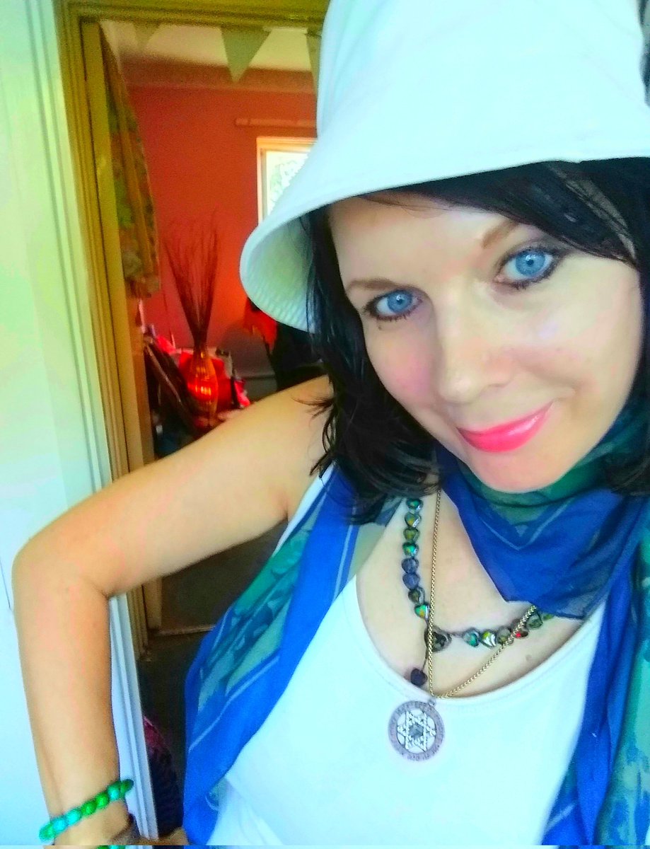 Bono66020372's tweet photo. I'm #lorrainewardmodelnorwich & I recently found out that my #childhoodfriend from #age5's beautiful sister Lynda #committedsuicide while she was under the #norfolkandsuffolknhsmentalhealthtrust & it's so #heartbreaking & there's so many #deaths & they make it hard to #complain ! https://t.co/Vhz4gzngeA