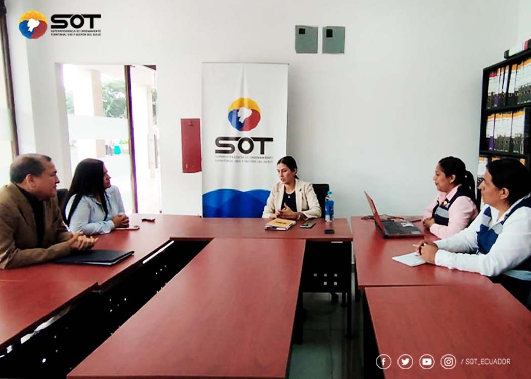 sot_ecuador's tweet photo. #MesadeTrabajo | El GAD #Colimes mantuvo una reunión con la  #Zonal5y8, con la finalidad de conocer sobre la correcta aplicación de los instrumentos de ordenamiento territorial, uso y gestión del suelo; así como, su registro en la plataforma #IPSOT 2.0 https://t.co/bjStCQvZw3