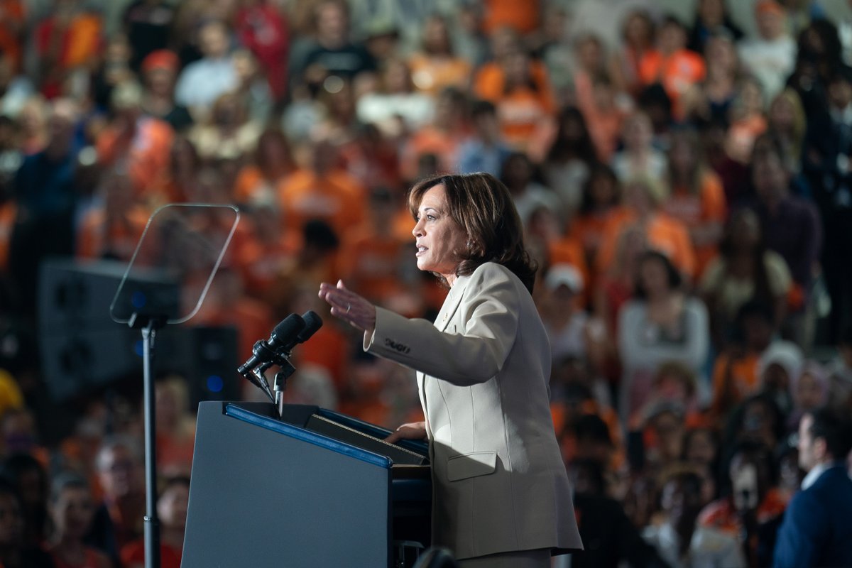 Kamala Harris tweet media
