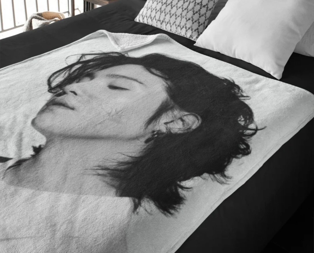 btsfanmomma's tweet photo. I have a confession to make. I'm 56. This is how I sleep everynight. 🤣💅 https://t.co/2WD1soN4yQ