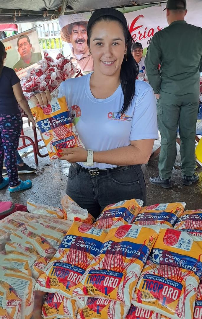 ¡Atención! El Comandante Chávez lo dejó muy claro. Las Empresas que crea el Poder Popular en sus Consejos Comunales y Comunas son Empresas de PROPIEDAD Social Comunal. No son  empresas de PRODUCCIÓN social. 
Pueden ser Empresas de Propiedad Social Directa Comunal, dirigidas