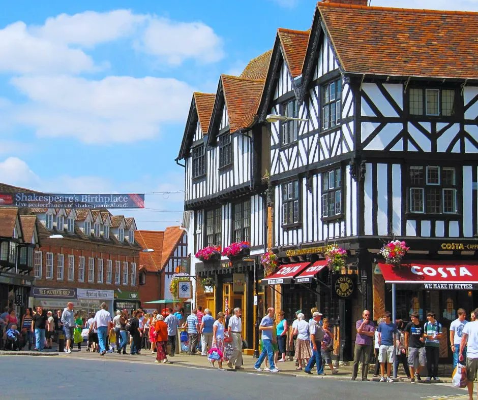 🌟 Discover the Enchanting Secrets of Stratford-upon-Avon: Unveiling Shakespeare's Birthplace and More! 🎭✨ 
👉 buff.ly/3J8ogwo 

#StratfordUponAvon #TravelInspiration #VisitEngland #UKTravel #LiteraryLandmarks #Travel #TravelBlogger #TravelPhotography #BeHappy
