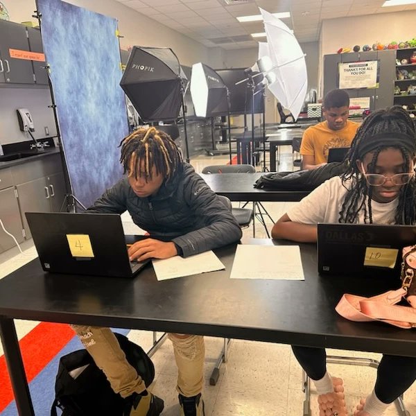 📸 💻 Summer Bridge Camp Day 7 - Professional head shots and Dream Job Google Slide presentations!
#Cohort8
#ClassOf2027
#CarterProud