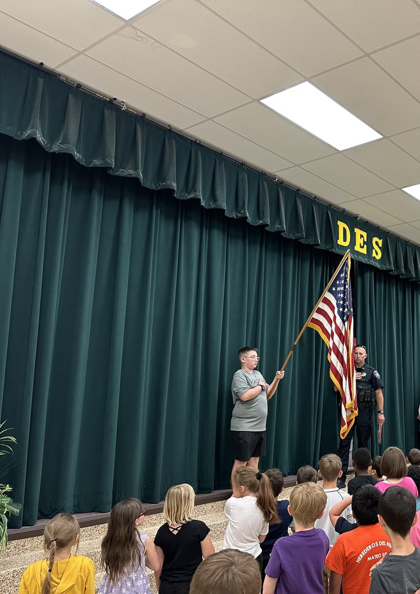 seaturtle211's tweet photo. It’s Flay Day!  Officer Dragan talks with DES Summer Camp and SACC students about the importance of our flag after leading them in the Pledge of Allegiance. #JeffCoTNSchools #MedalofHonor #FlagDay2023 https://t.co/EyU3ZgCz9y