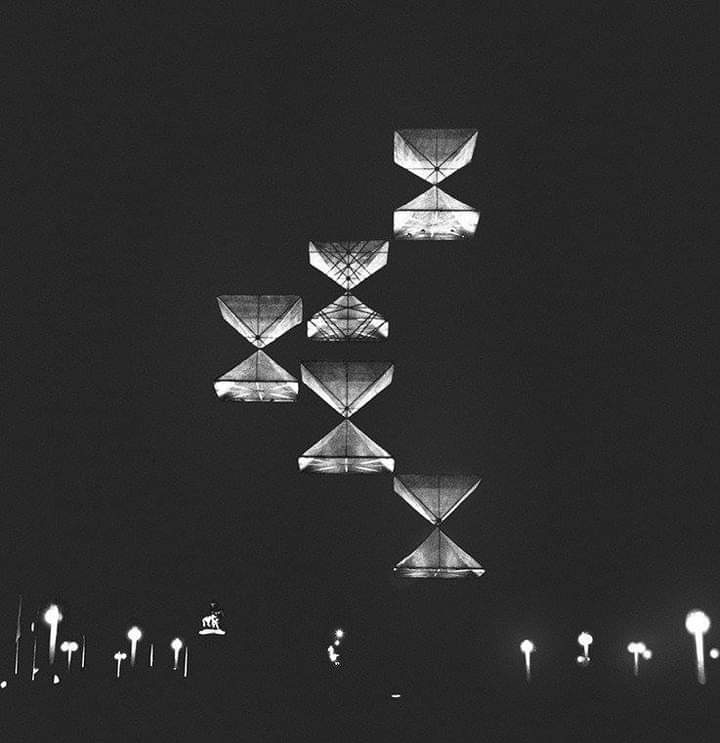 César #Jannello y Mauricio #Kagel en colaboración con Gerardo #Clusellas... 
#Torre de América... Instalada de enero a marzo de 1954 a la entrada del Parque Gral. San Martín, Mendoza, Argentina...
#architecture #arquitectura