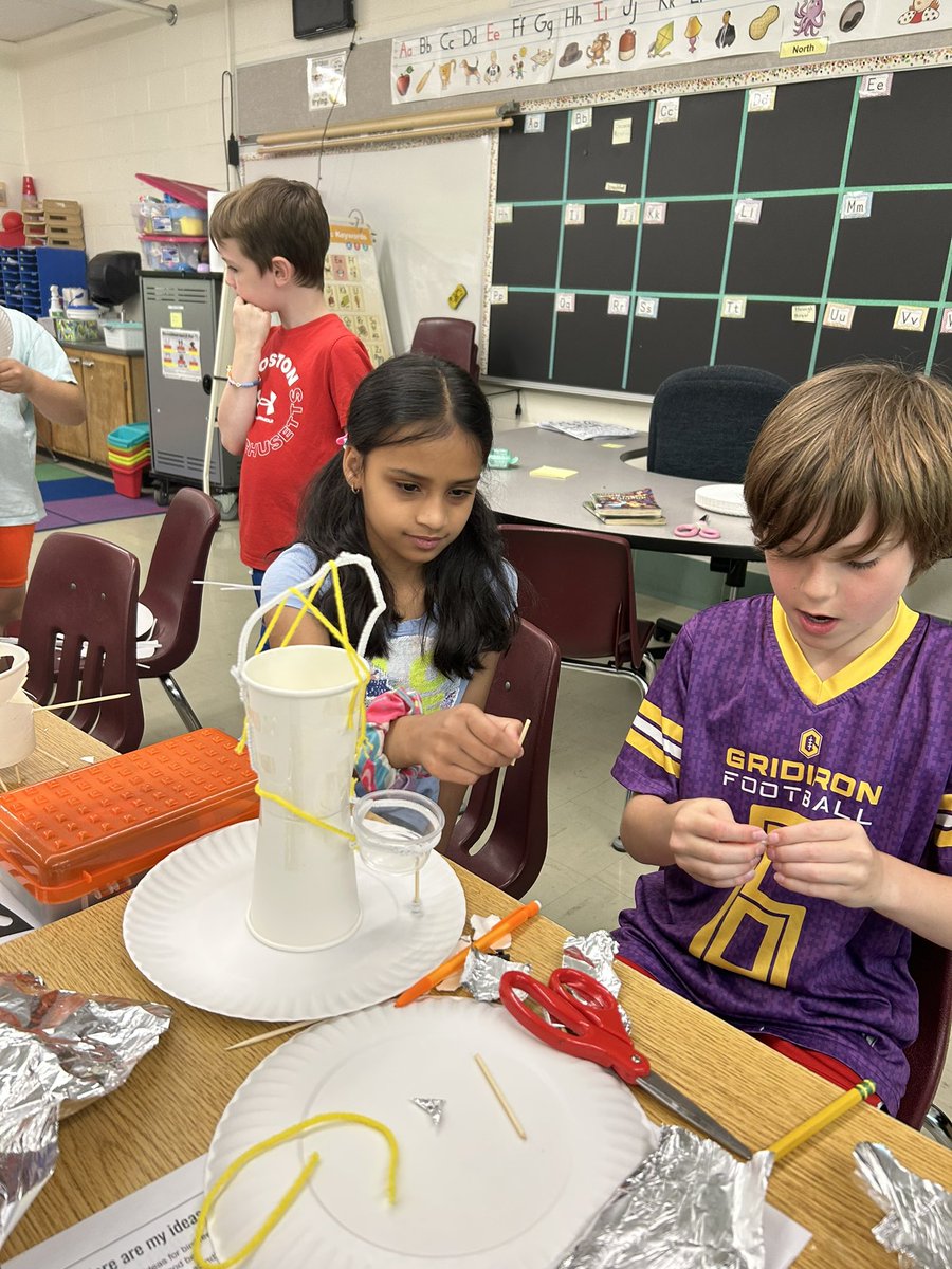 BruceBrucew10's tweet image. Check out our prototype bird feeders. @oprschool @PublicWalpole