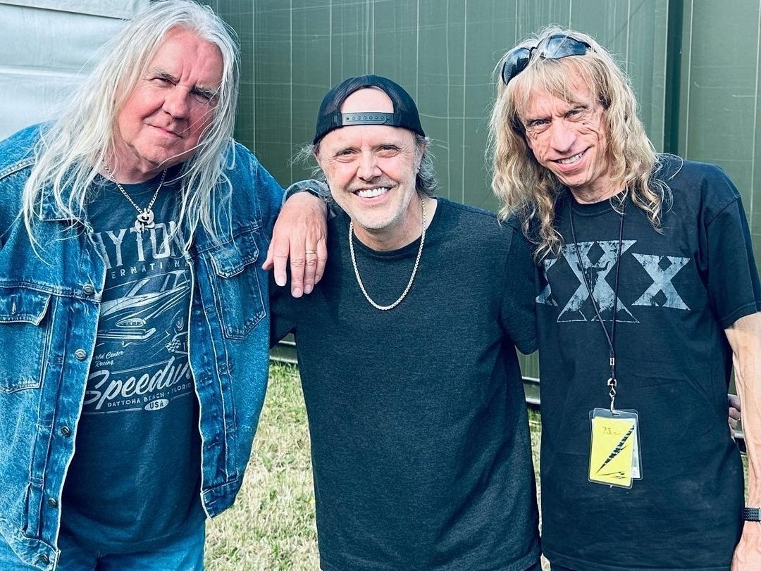 metaIIicadaiIy's tweet photo. (Left to right) - Brian Tatler (of Diamond Head), Lars Ulrich, and Biff Byford (of Saxon) at the Download Festival at Donington Castle, June 8th 2023.

 📸: Ross Halfin. https://t.co/FARkZMVvCy