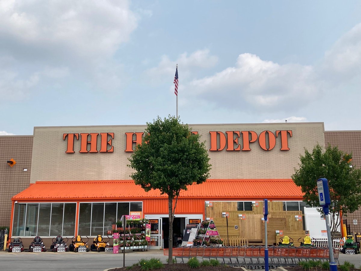 wheresspudart's tweet photo. The Tree Depot (@ The @HomeDepot in Carol Stream, IL) https://t.co/9BcR55eebh https://t.co/TPnsYRlzTj