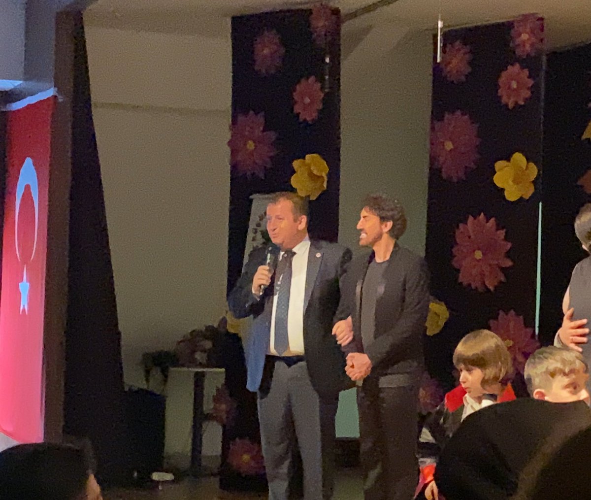 selamiaykut's tweet photo. Siyavuşpaşa Mahallemizde bulunan @kucukcinarlar “Yıl Sonu Gösterisine” Katılım sağladık.

Harika etkinlik ve organize düzenleyen Küçük Çinarlar Anaokulu Müdürü Ayşe Aksungur’a,öğretmenlerine ve özellikle öğrencilerini tebrik ederim. https://t.co/kjNLfF4DsE