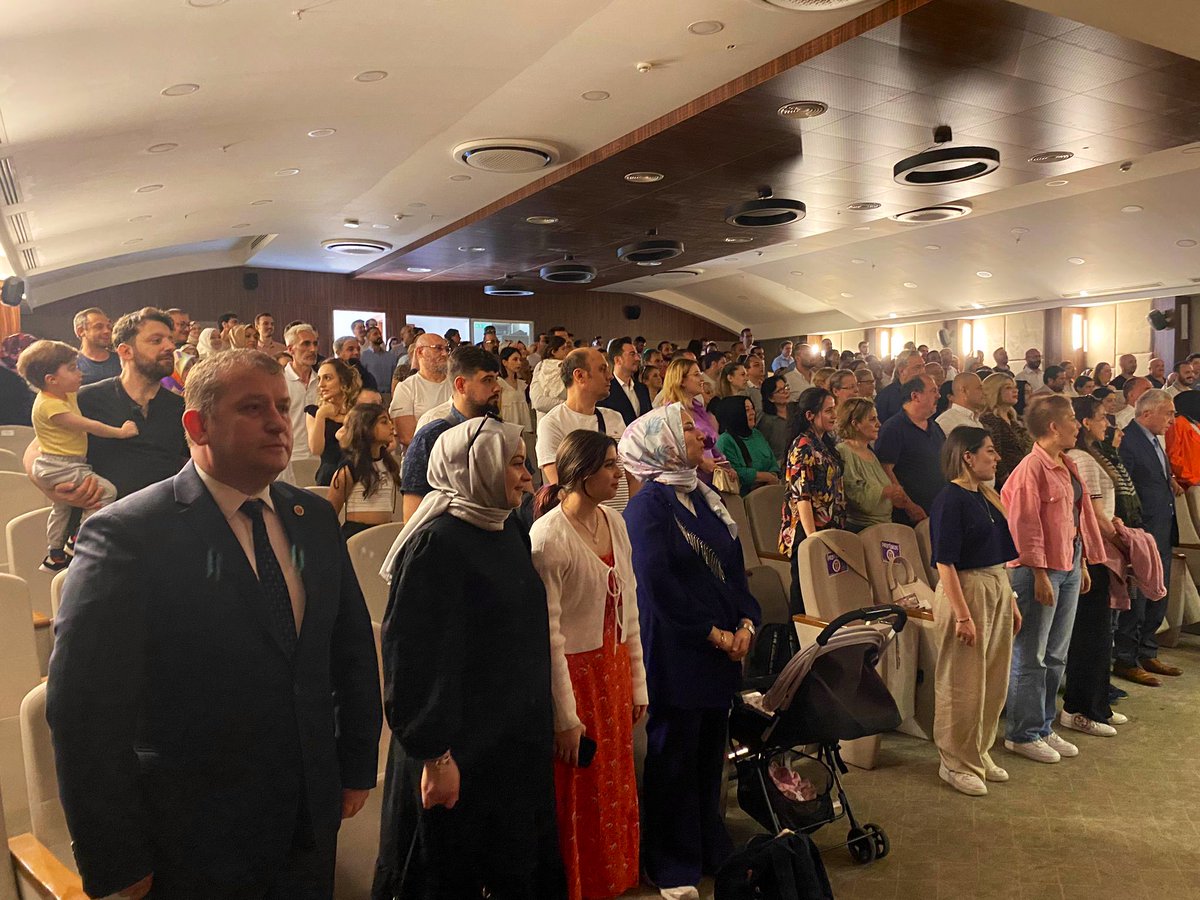 selamiaykut's tweet photo. Siyavuşpaşa Mahallemizde bulunan @kucukcinarlar “Yıl Sonu Gösterisine” Katılım sağladık.

Harika etkinlik ve organize düzenleyen Küçük Çinarlar Anaokulu Müdürü Ayşe Aksungur’a,öğretmenlerine ve özellikle öğrencilerini tebrik ederim. https://t.co/kjNLfF4DsE