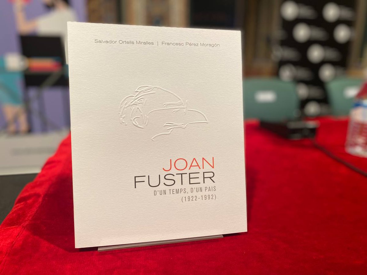 Raquel_Tamarit's tweet photo. Els #CENTdeFUSTER ha sigut un dels projectes més especials que hem viscut en l'última legislatura.

Per fi hem retut l'homenatge que mereixia un dels nostres intel·lectuals més grans i hui posem la cirereta del pastís amb la presentació de "Joan Fuster. D'un temps, d'un país". 👏 https://t.co/AmsjjtTPWN