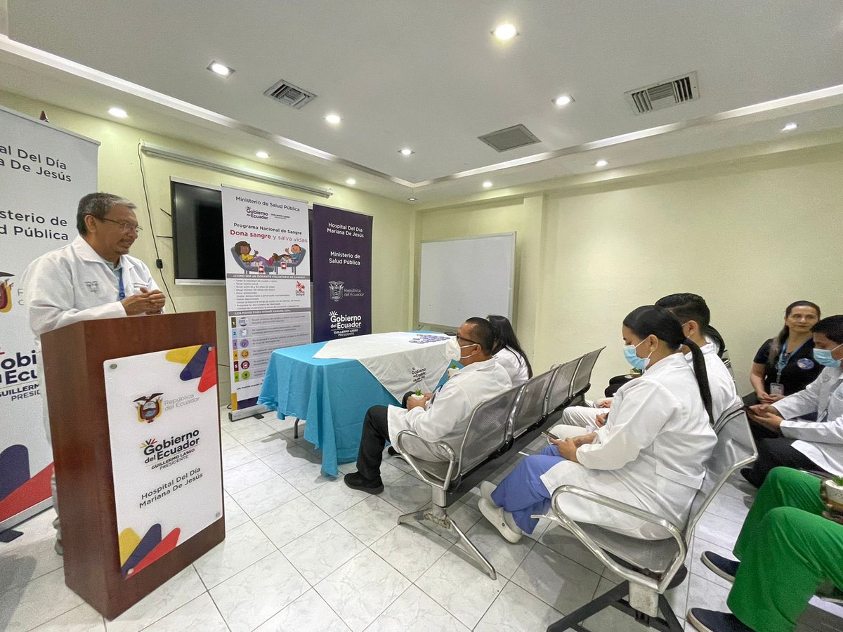 Salud_Guayas's tweet photo. En conmemoración al Día Mundial del Donante de Sangre 🩸 nuestro Hospital 🏥 #MarianaDeJesús de @Salud_Ec realizó la entrega de una planta 🪴 como símbolo de la vida que ellos regalan con su sangre. 

Un reconocimiento al espíritu altruista de los donantes frecuentes de Sangre 🫶 https://t.co/9AhgqwOl88