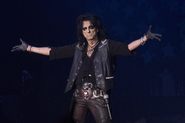 The new @alicecooper song is here! Check it out at the link below:

electriceyephoto.blogspot.com/2023/06/alice-…

#electriceye #alicecooper #rock #hardrock #shockrock #album #record #applemusic #YouTube