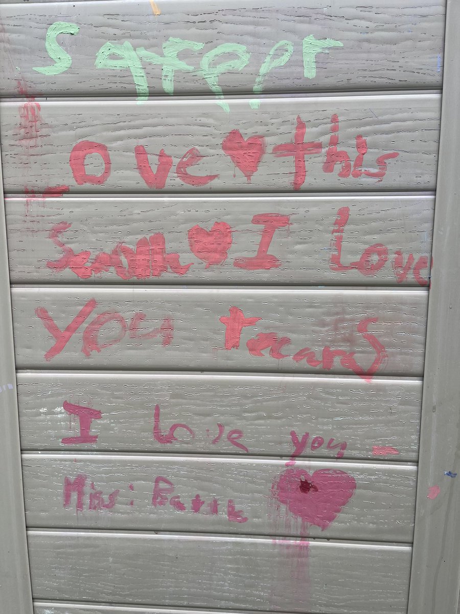 Happy Pride everyone! Grade 1/2’s <a href="/GreyOwlPrincipl/">Neil Runnalls</a> are all about love as they paint the outdoors with chalk paint. Inquiring about colour mixing <a href="/TOES_TDSB/">TOES_TDSB</a> <a href="/LC3_TDSB/">TDSB LC3</a>