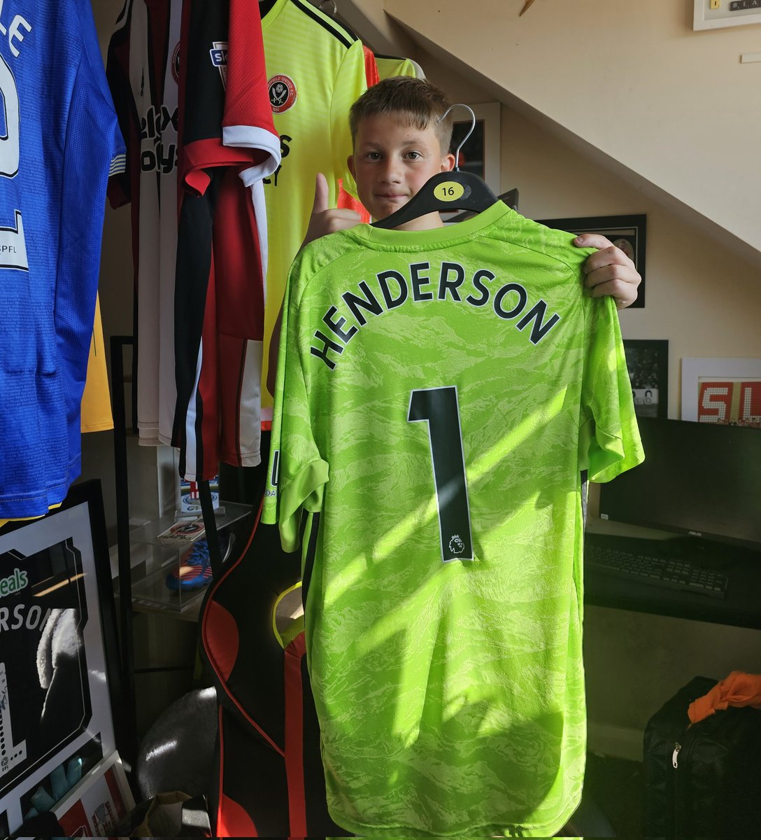 JeniParker4's tweet photo. Anybody that knows harri will know how hard this is for him to part with something that hes cherished for a while .
If anyone would like to bid plz let me know its for a worthwhile cause and a special man with two perfect angels π β€οΈ #proudmomma #sufc #boyshero https://t.co/8gUs2Lc2Un
